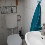 Csaladi Haz *