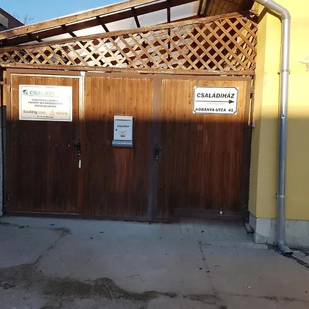 Gazde/Camere de închiriat Csaladi Haz *